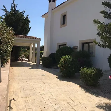 Luxurious 3 Bedroom With Pool *